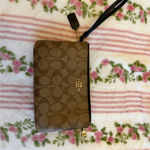 Coach Handbags - Coach Black Leather Tag Wristlet with Gold Chain